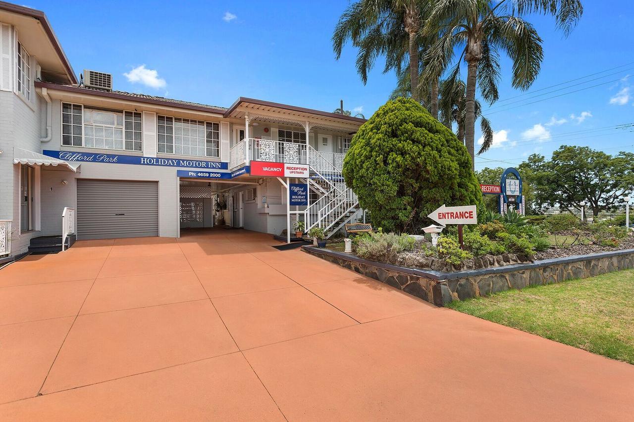 Clifford Park Motor Inn Toowoomba Bagian luar foto