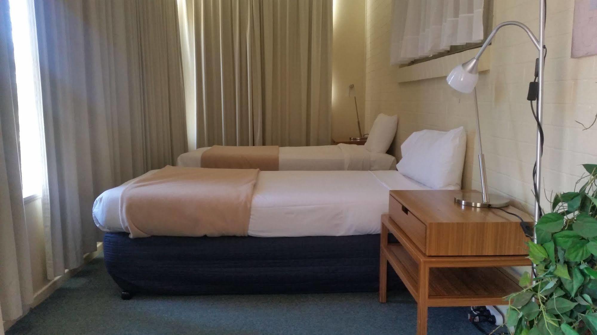 Clifford Park Motor Inn Toowoomba Bagian luar foto