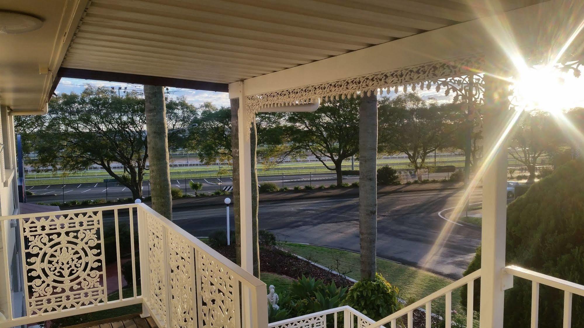 Clifford Park Motor Inn Toowoomba Bagian luar foto