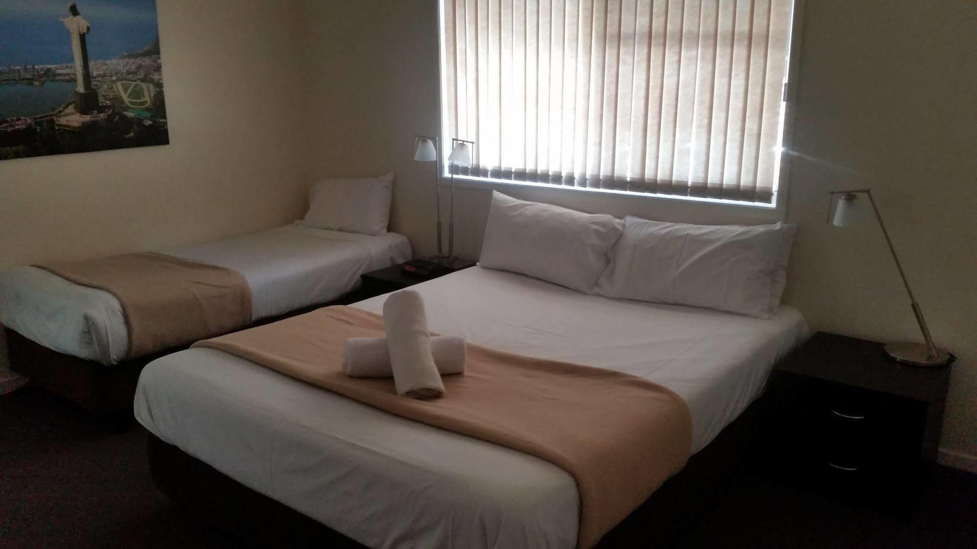 Clifford Park Motor Inn Toowoomba Bagian luar foto
