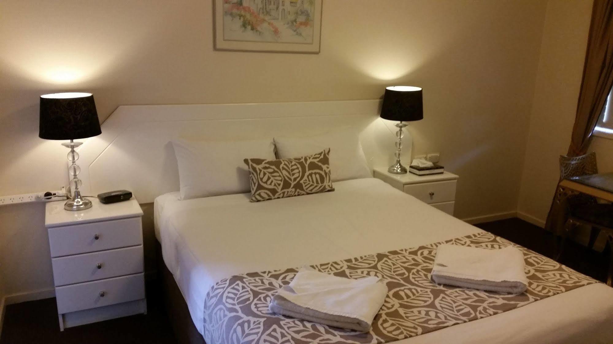 Clifford Park Motor Inn Toowoomba Bagian luar foto